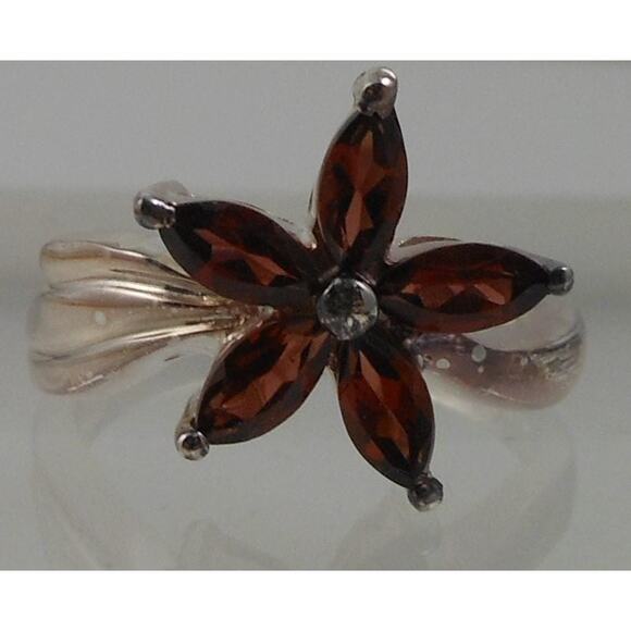 Stunning Vintage Sterling Silver Garnet Flower Ring - New-old-stock Size 8 - Picture 1 of 10